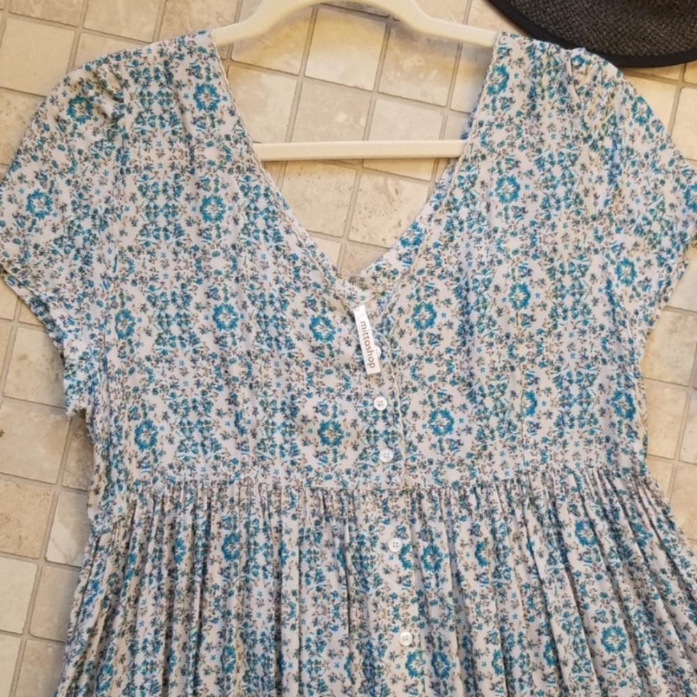 Gorgeous floral country dress - Picture 2 of 8